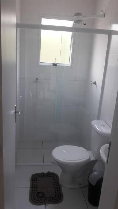 Ap 350 a pé praia Perequê Mirim, Santa Rita, Enseada, a 5 minutos de carro Lamberto, Lázaro e Domingas Dias