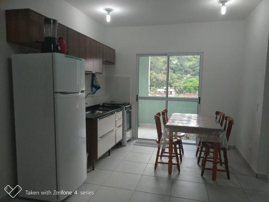 Ap 350 a pé praia Perequê Mirim, Santa Rita, Enseada, a 5 minutos de carro Lamberto, Lázaro e Domingas Dias