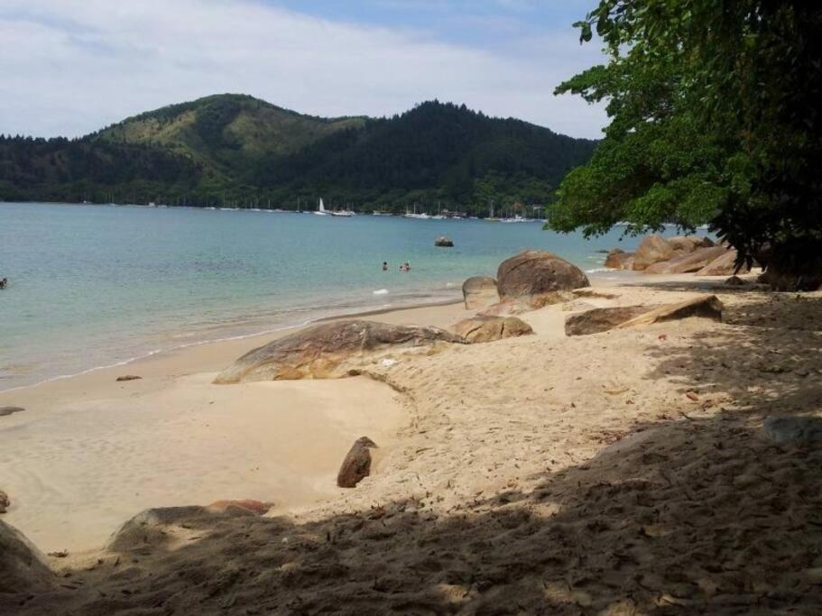 Ap 350 a pé praia Perequê Mirim, Santa Rita, Enseada, a 5 minutos de carro Lamberto, Lázaro e Domingas Dias