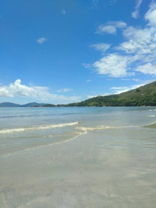 Ap 350 a pé praia Perequê Mirim, Santa Rita, Enseada, a 5 minutos de carro Lamberto, Lázaro e Domingas Dias