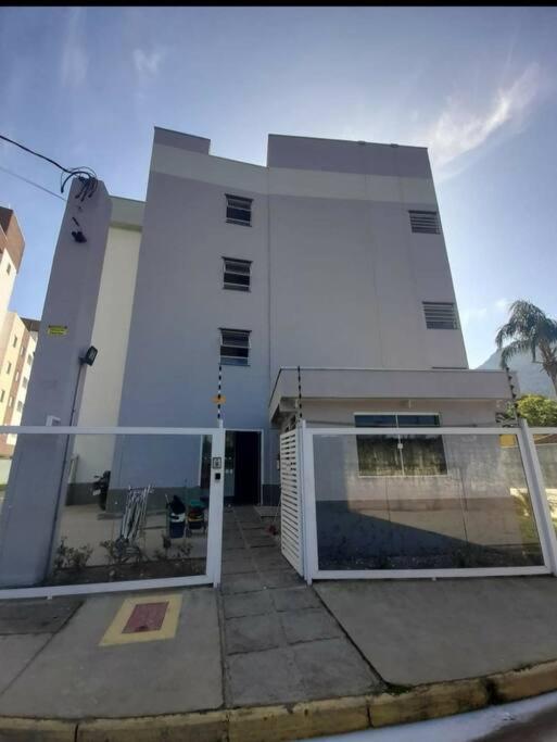 Ap 350 a pé praia Perequê Mirim, Santa Rita, Enseada, a 5 minutos de carro Lamberto, Lázaro e Domingas Dias