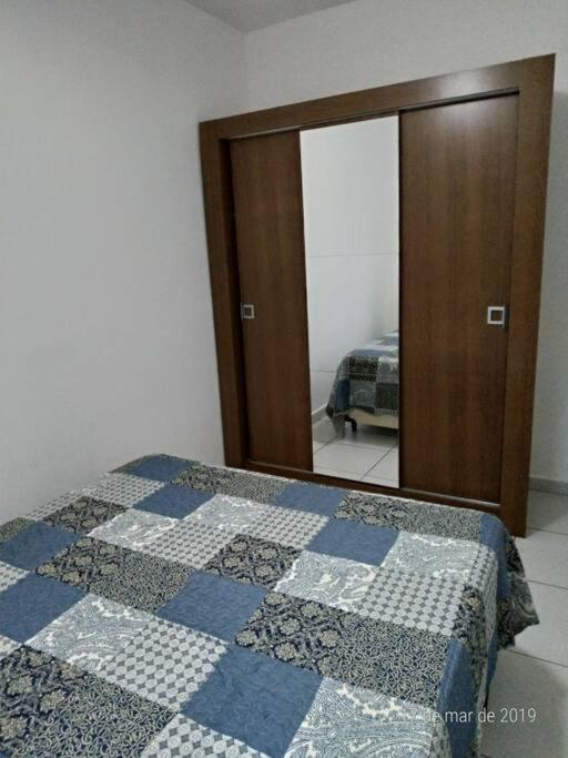Ap 350 a pé praia Perequê Mirim, Santa Rita, Enseada, a 5 minutos de carro Lamberto, Lázaro e Domingas Dias