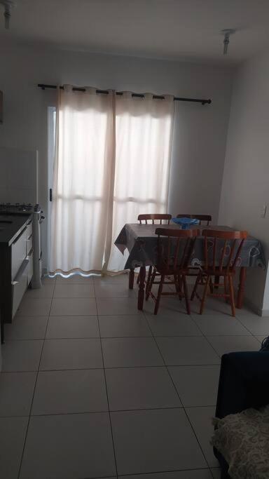 Ap 350 a pé praia Perequê Mirim, Santa Rita, Enseada, a 5 minutos de carro Lamberto, Lázaro e Domingas Dias