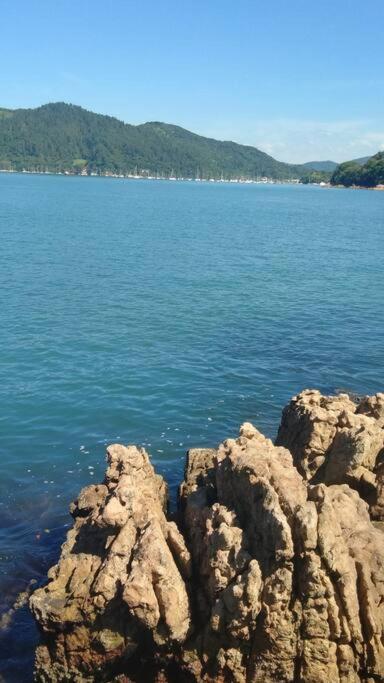 Ap 350 a pé praia Perequê Mirim, Santa Rita, Enseada, a 5 minutos de carro Lamberto, Lázaro e Domingas Dias