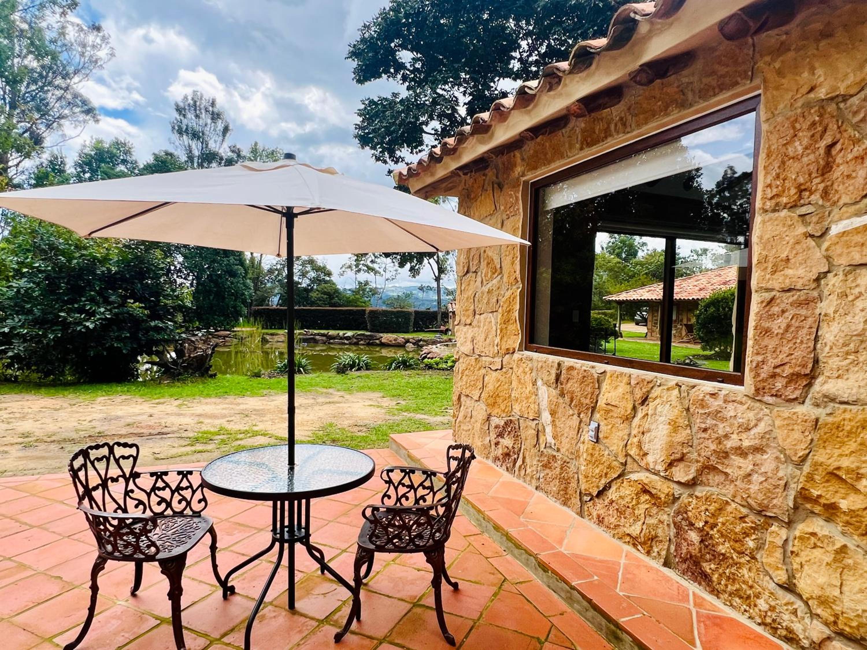 Pancha Mama campestre- 2 cabañas hermosas con lago y piscina