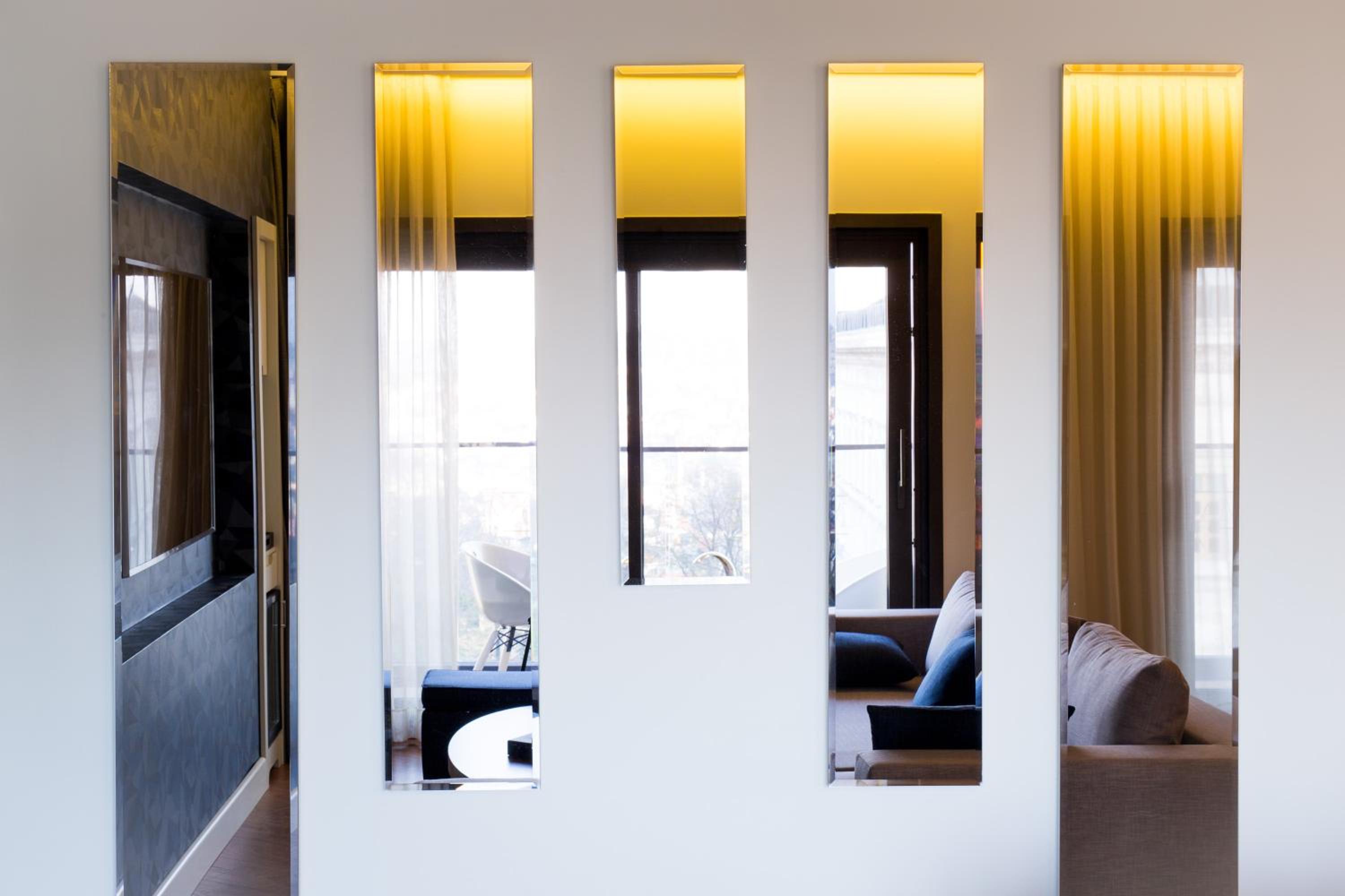 Maroon Otel Pera - Image 31