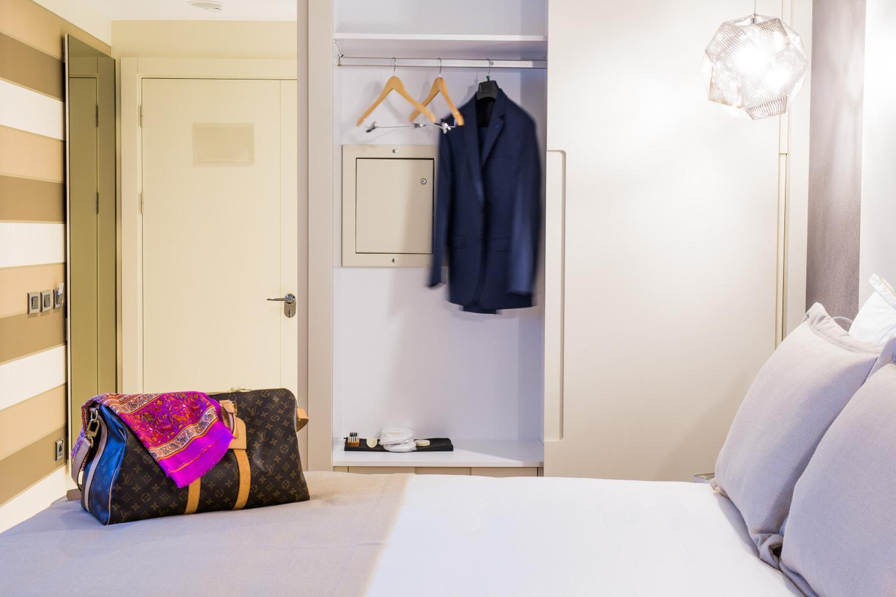 Maroon Otel Pera - Image 38