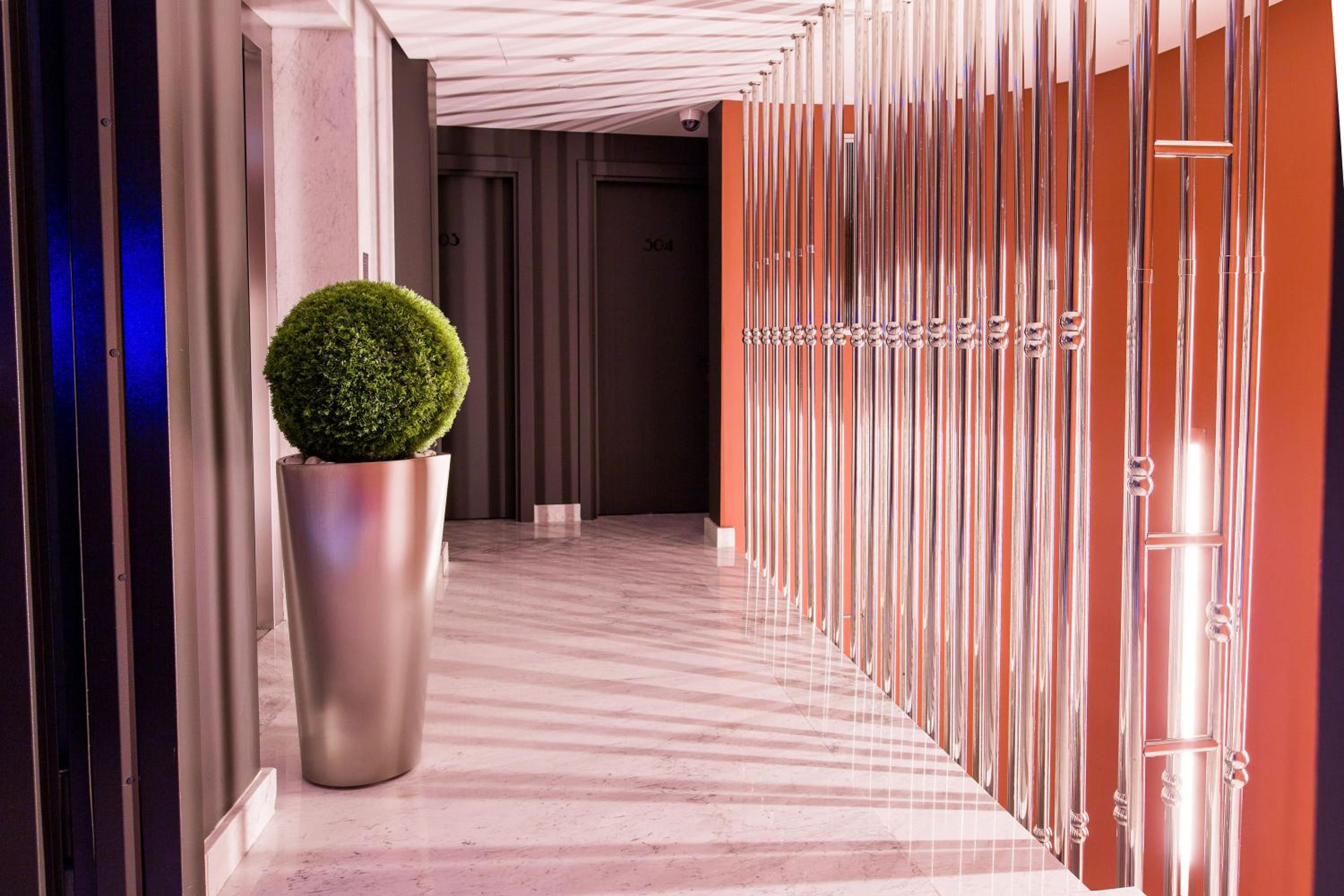 Maroon Otel Pera - Image 24