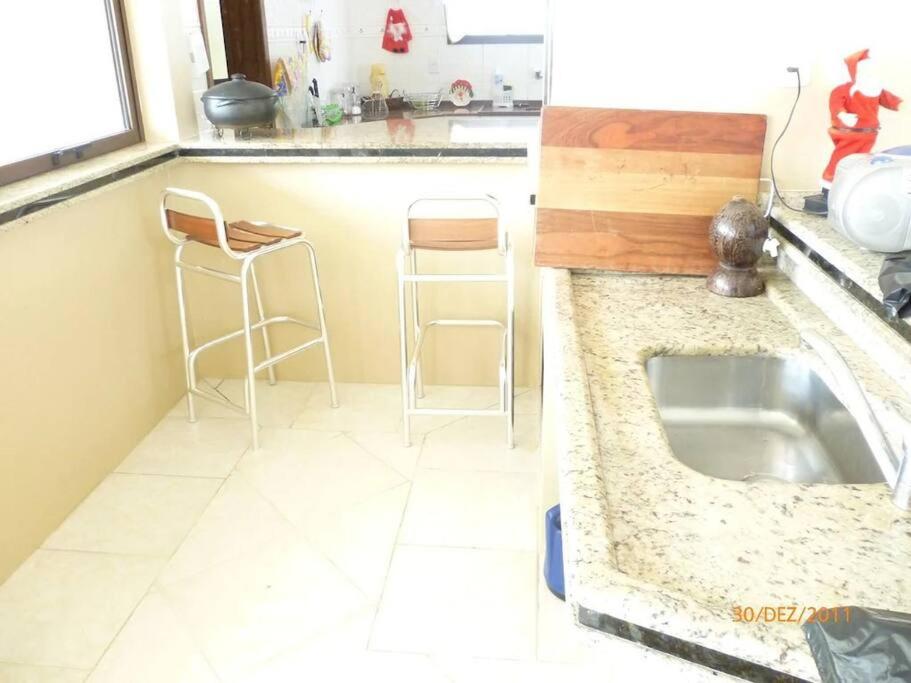 LINDA CASA COM PISCINA EM PICARRAS SC e VISTA PARA O MAR