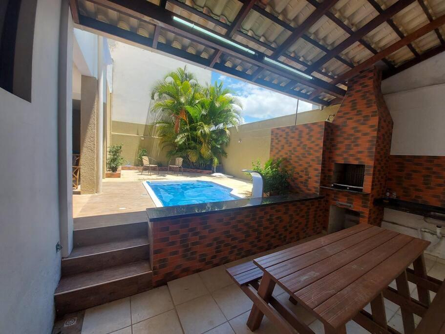LINDA CASA COM PISCINA EM PICARRAS SC e VISTA PARA O MAR