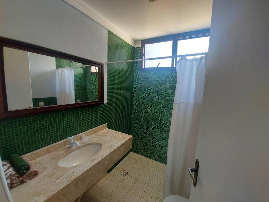 LINDA CASA COM PISCINA EM PICARRAS SC e VISTA PARA O MAR