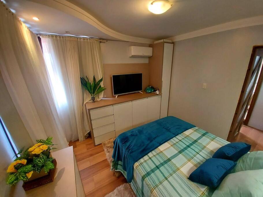 LINDA CASA COM PISCINA EM PICARRAS SC e VISTA PARA O MAR
