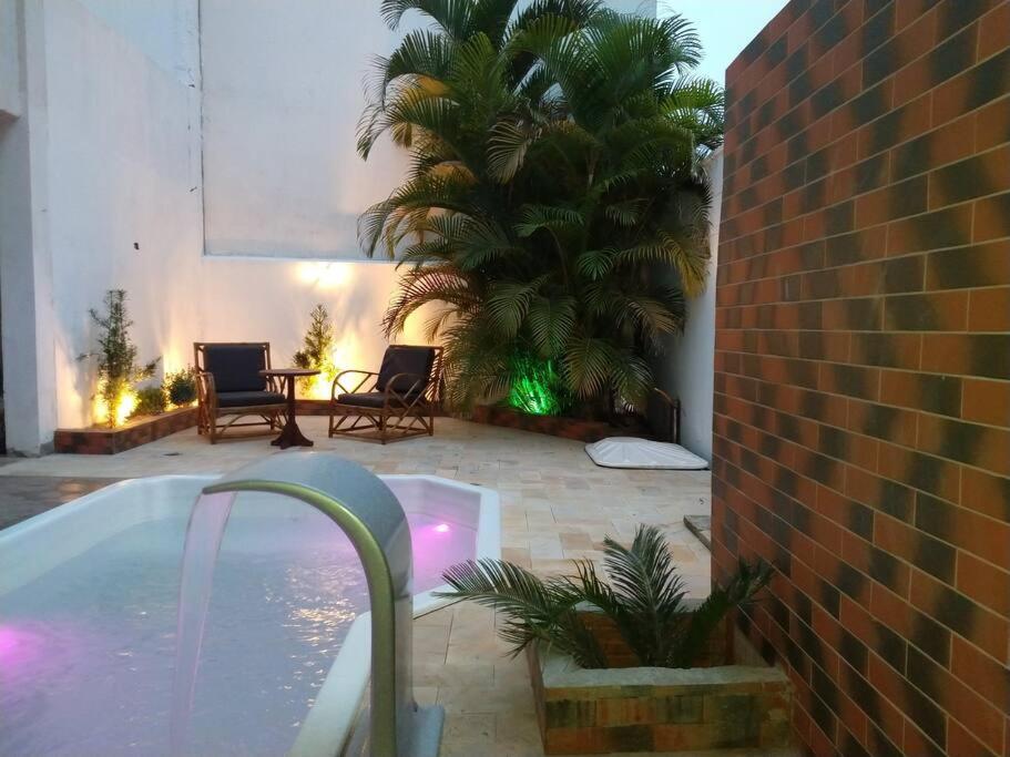 LINDA CASA COM PISCINA EM PICARRAS SC e VISTA PARA O MAR