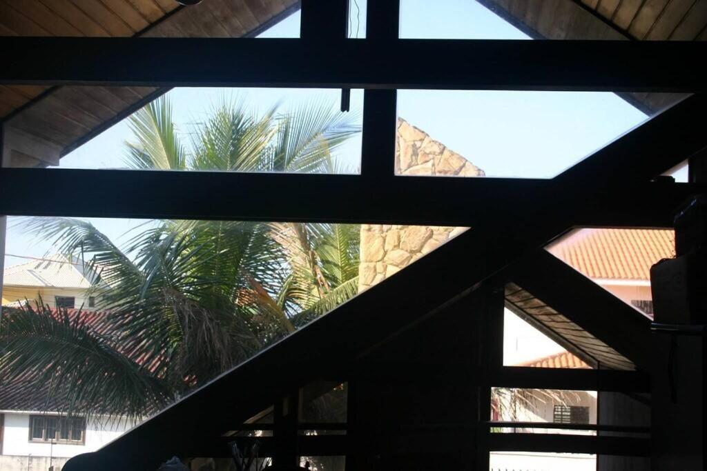 LINDA CASA COM PISCINA EM PICARRAS SC e VISTA PARA O MAR
