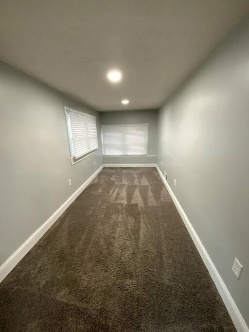 Spacious & Great Location! 4-5 Bedrooms view 3