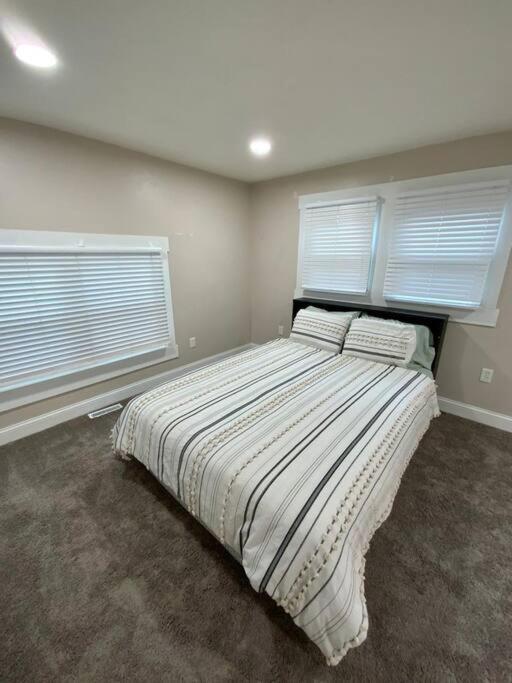 Spacious & Great Location! 4-5 Bedrooms view 5