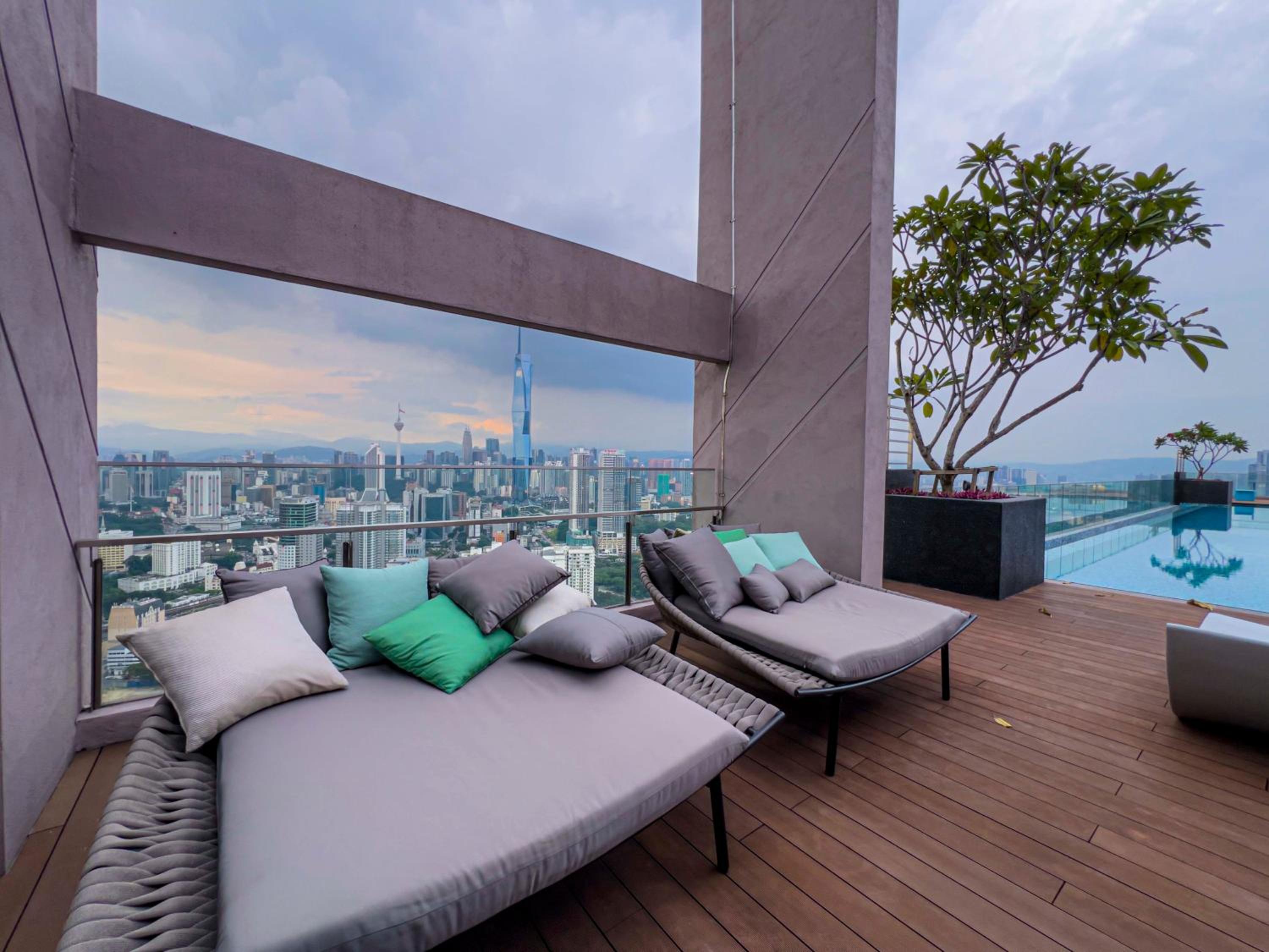 Riveria City KL Sentral by Sky Pool Minshuku