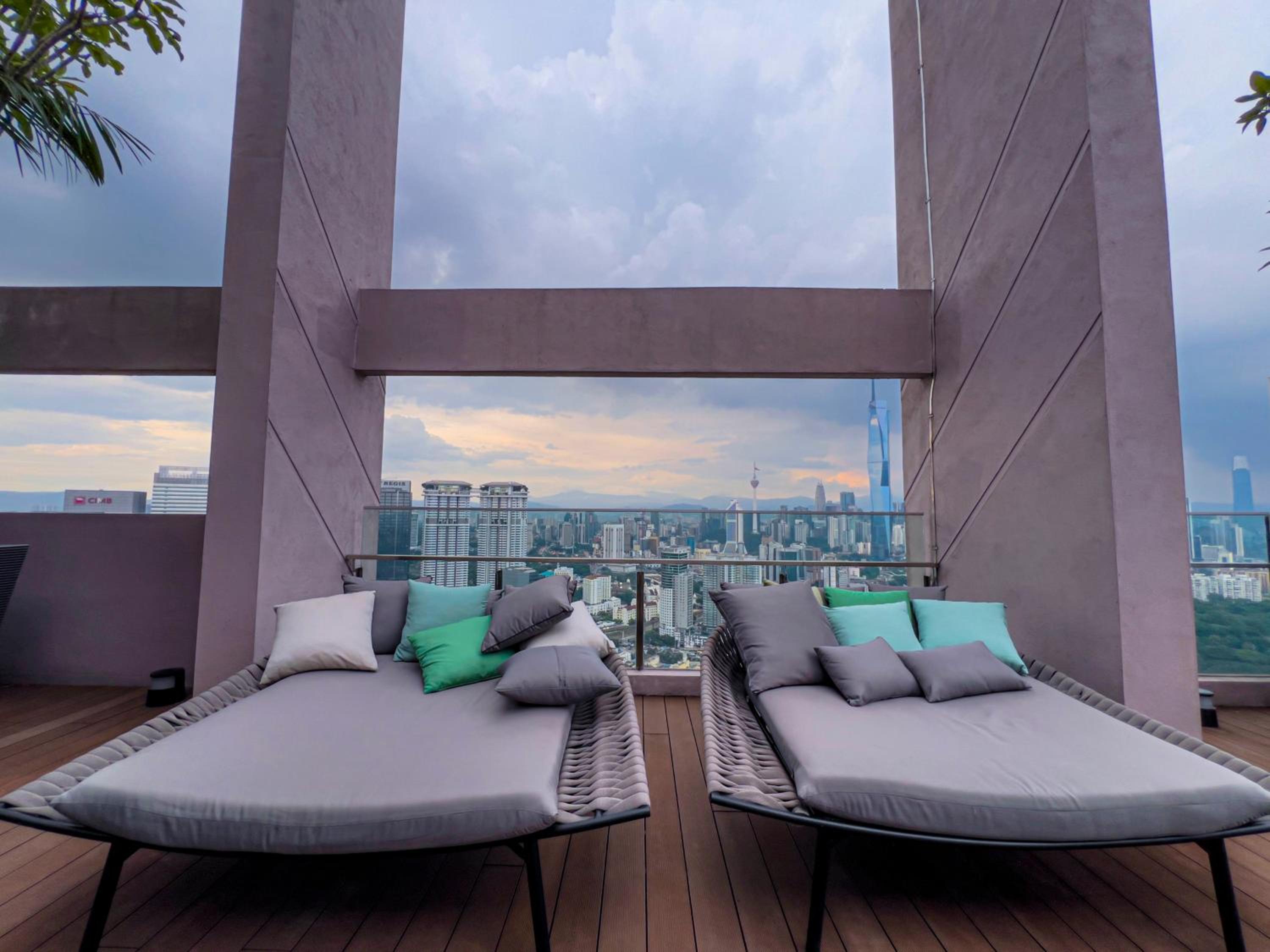 Riveria City KL Sentral by Sky Pool Minshuku