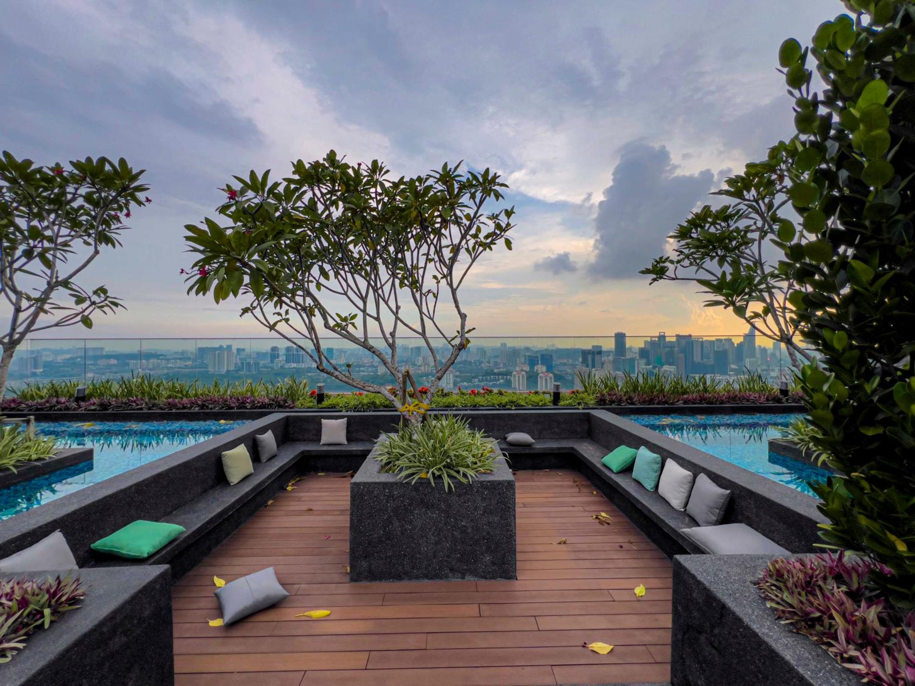 Riveria City KL Sentral by Sky Pool Minshuku