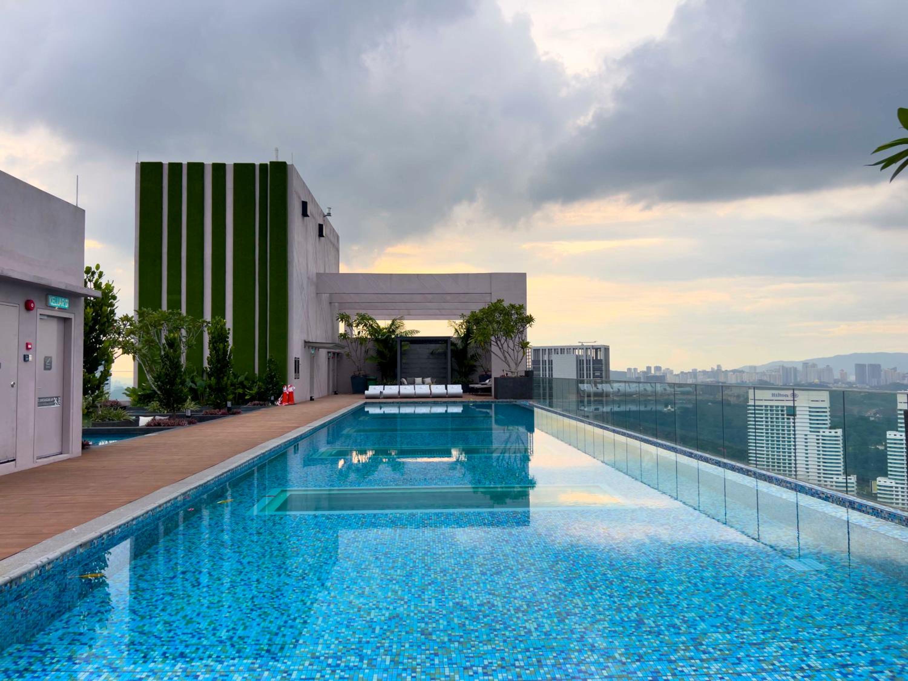 Riveria City KL Sentral by Sky Pool Minshuku