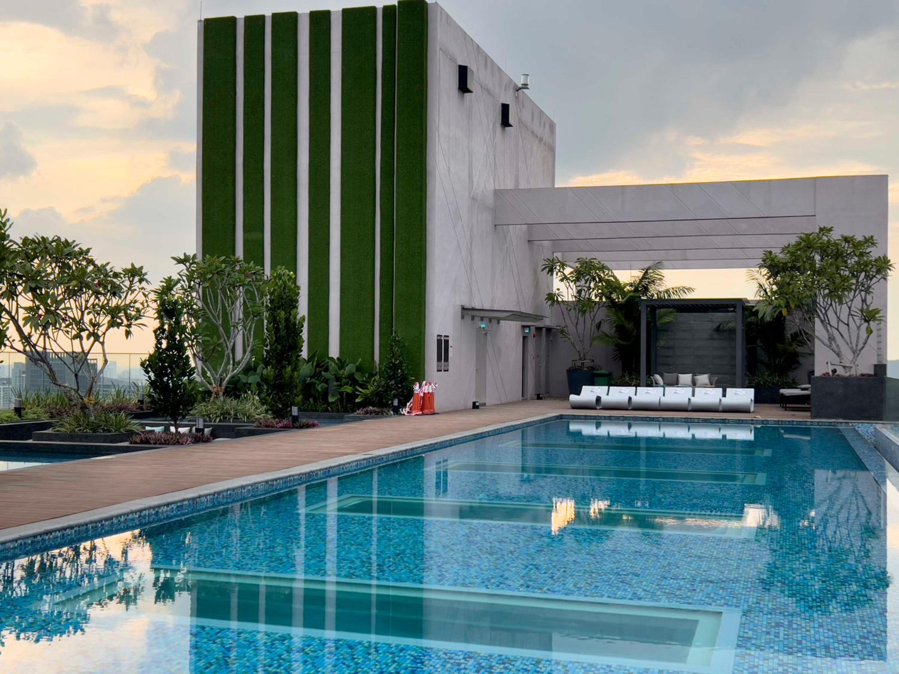 Riveria City KL Sentral by Sky Pool Minshuku