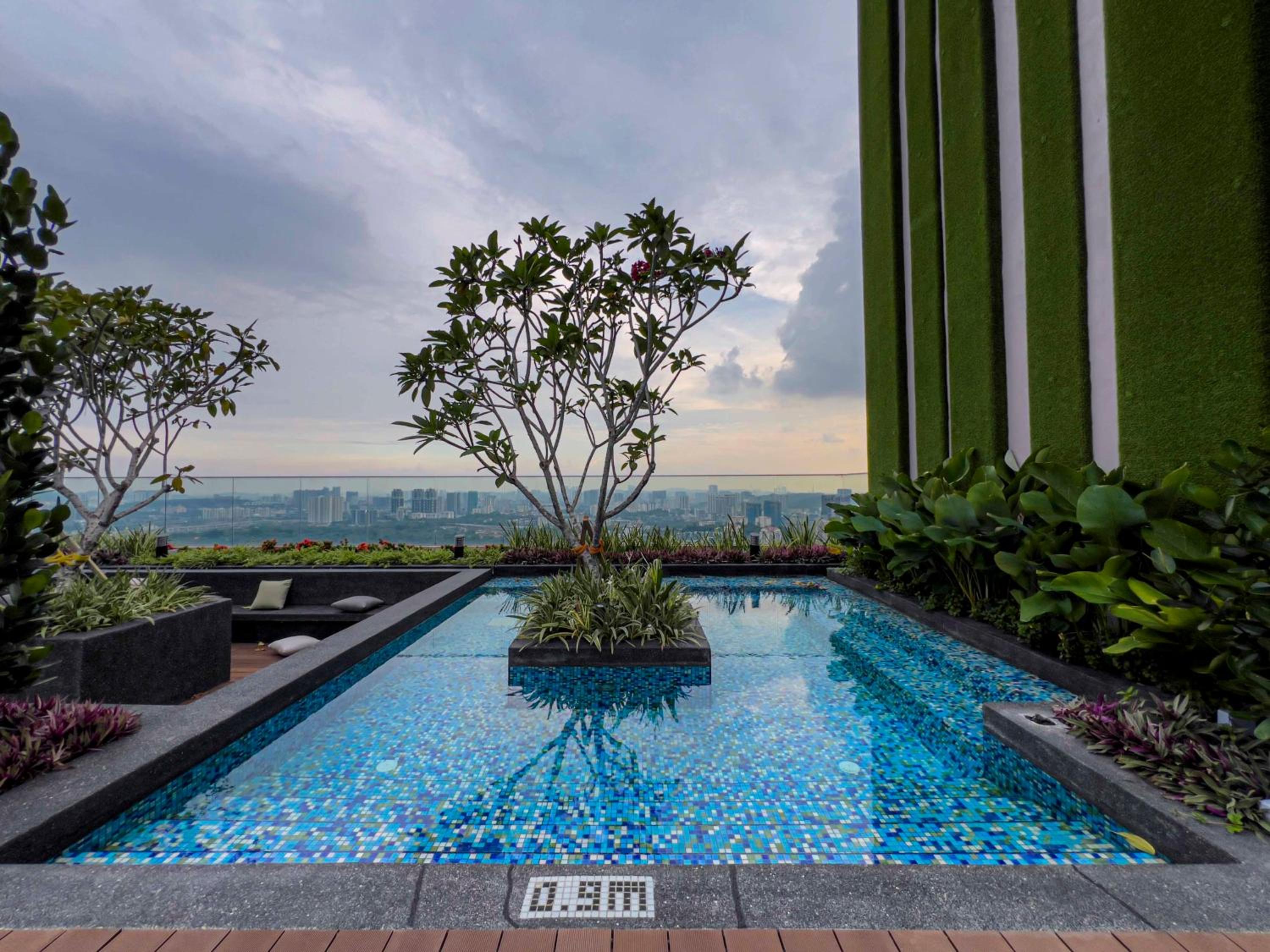 Riveria City KL Sentral by Sky Pool Minshuku