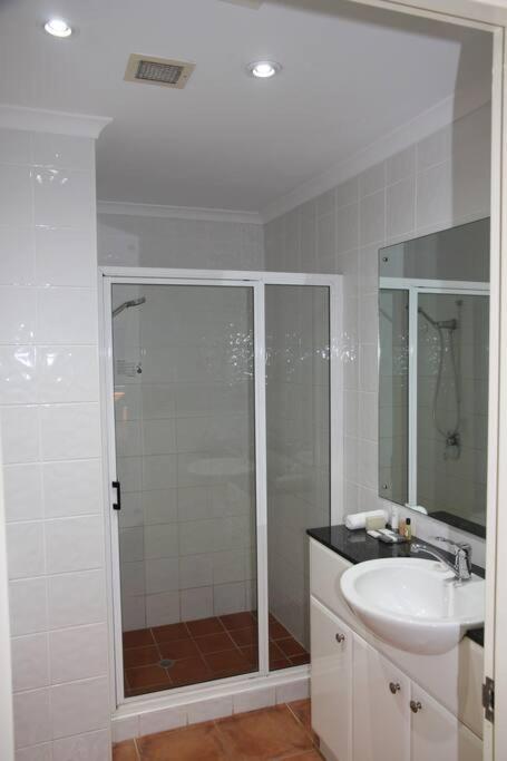 Zen Bridgeport - Waterfront - Balcony Dining - Pool - 3BR