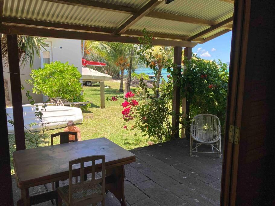A bungalow right on the water view 3