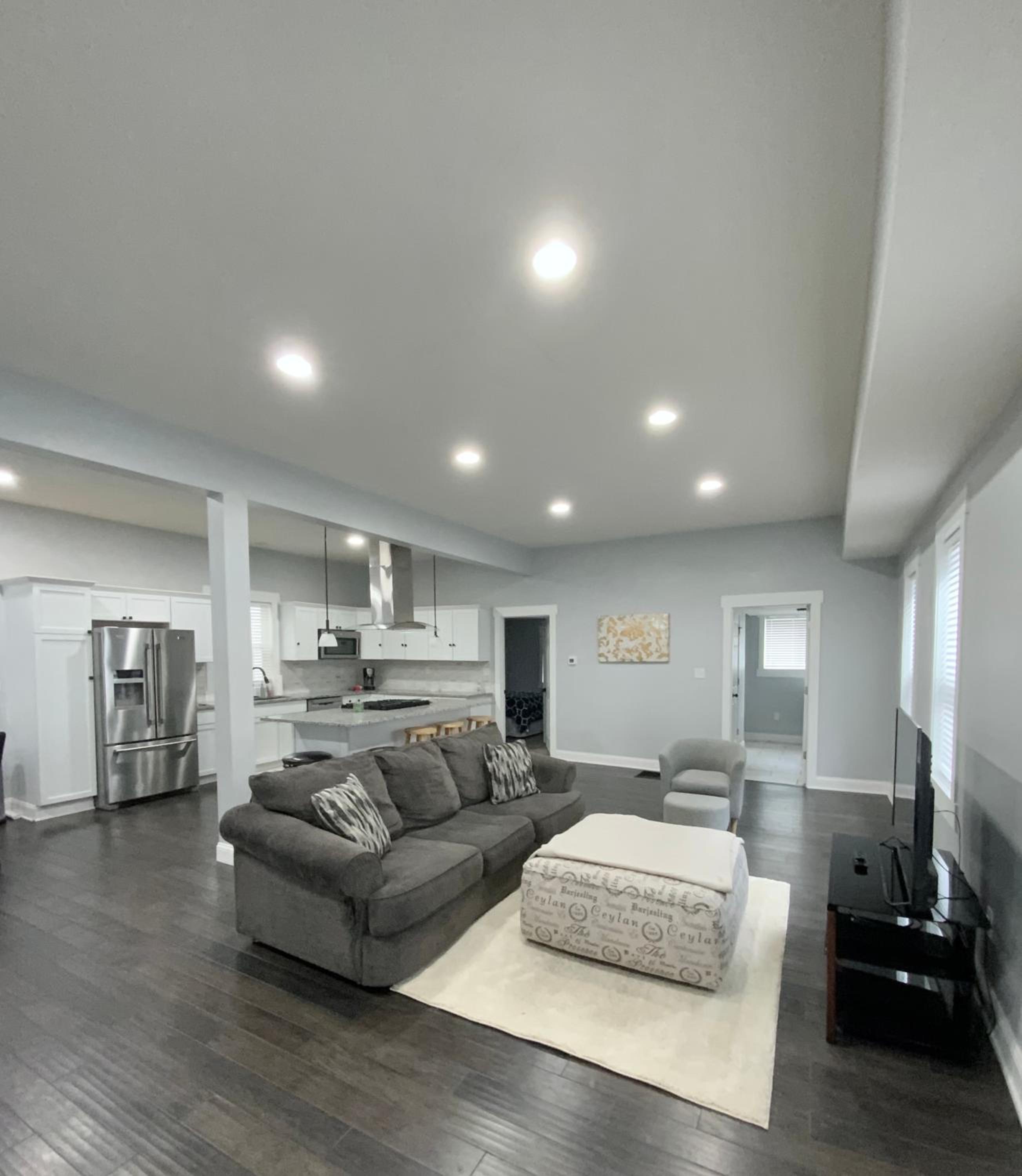 Spacious & Great Location! 4-5 Bedrooms view 2