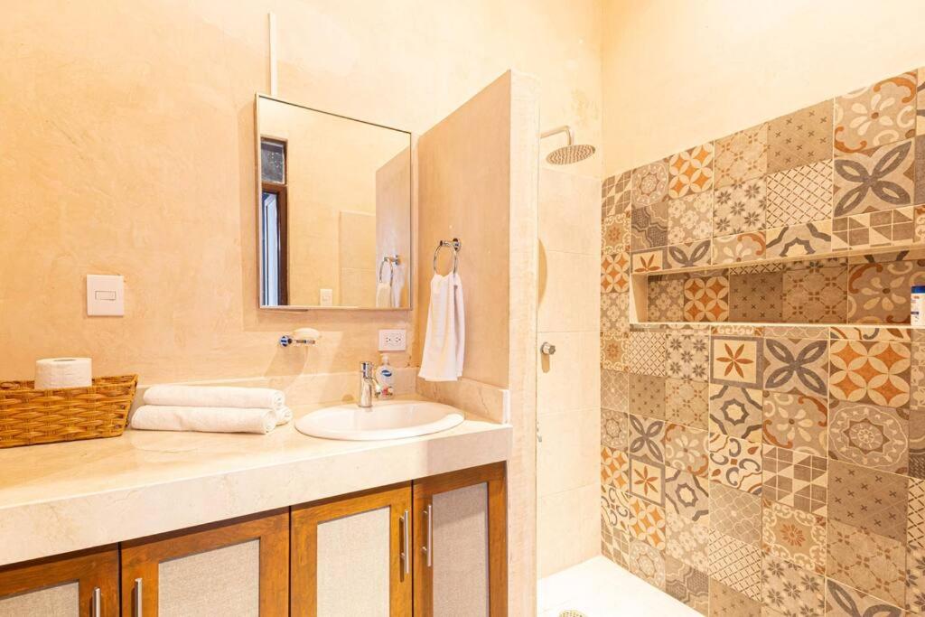 Casa Mercedes - Stylish & Historic in heart of Mérida view 3
