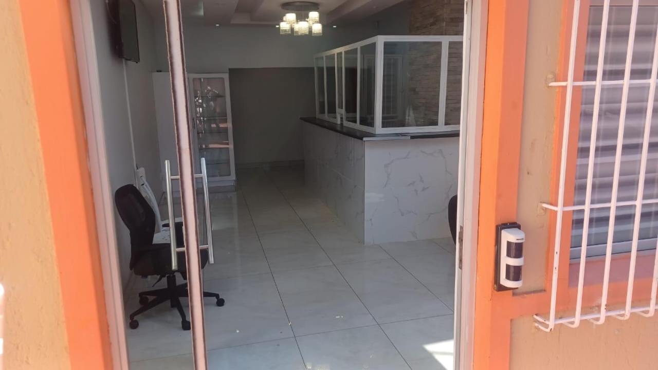 De'moore Guest House