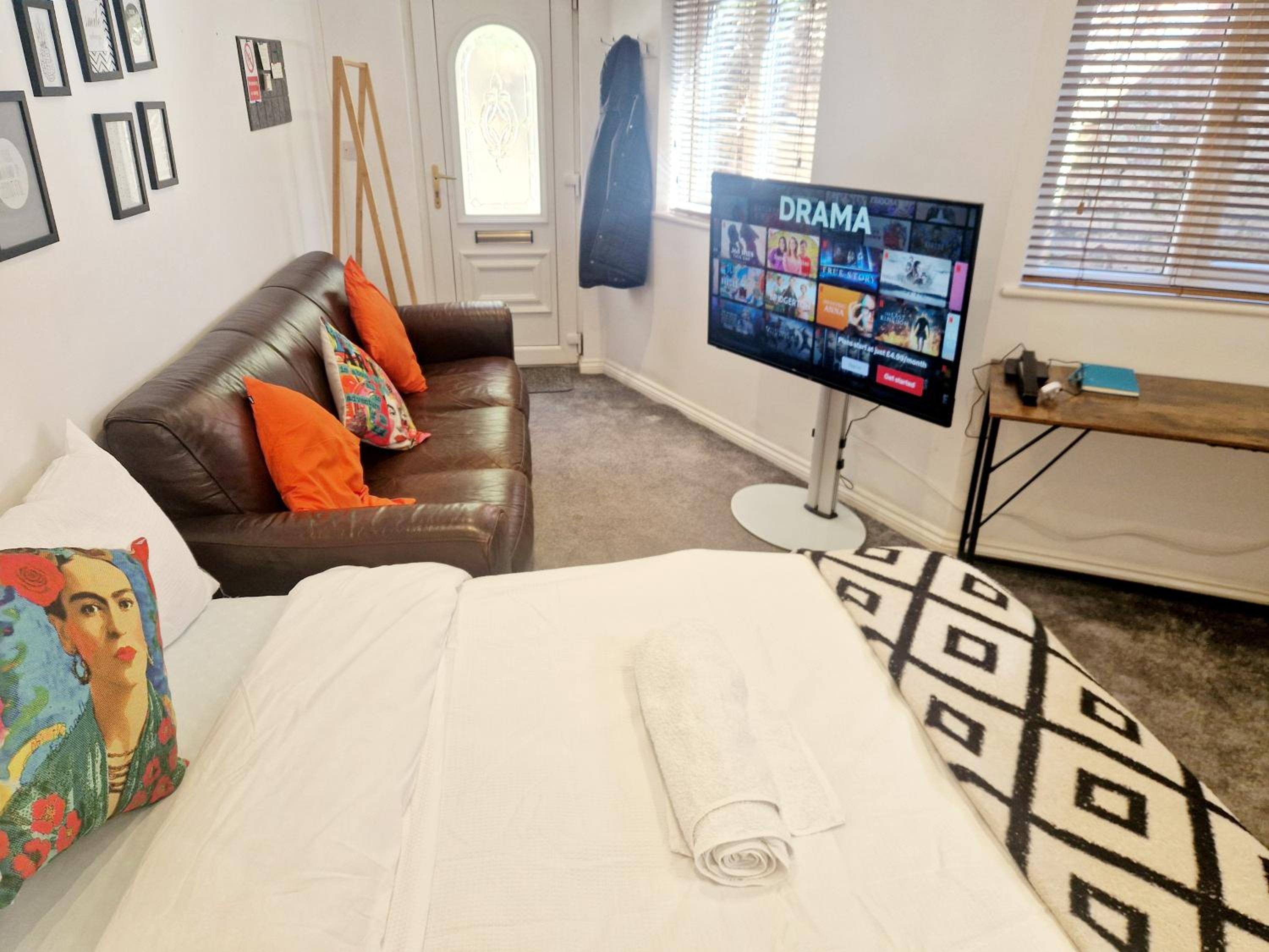 West Beck House Newcastle - Private Double En-Suite view 5