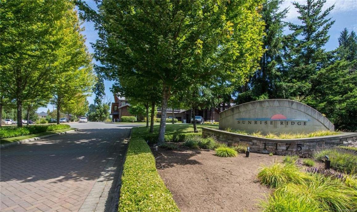 Parksville Vacations - Stylish Family Condo at Beachfront Resort - Property Image 3