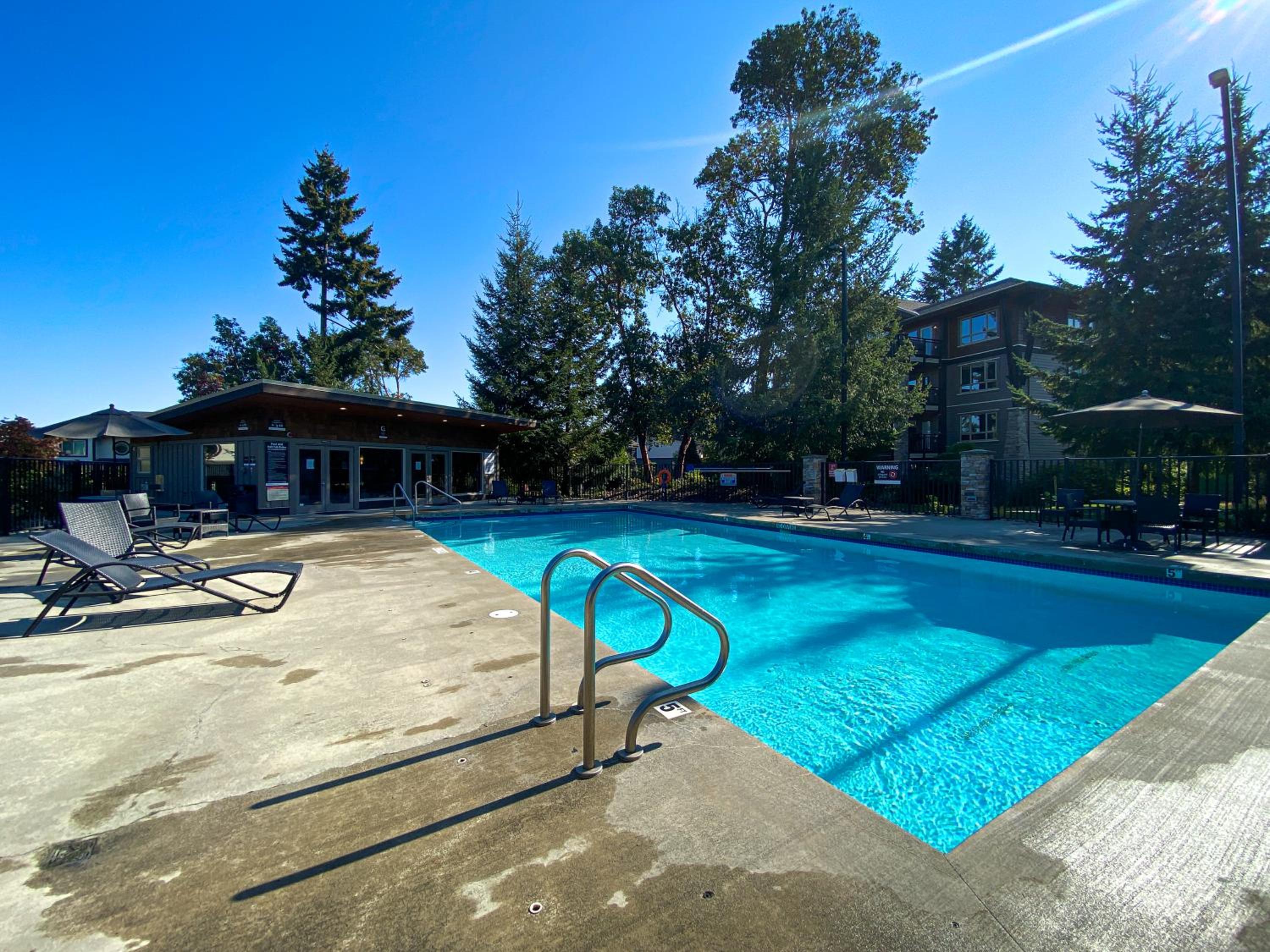 Parksville Vacations - Stylish Family Condo at Beachfront Resort - Property Image 4