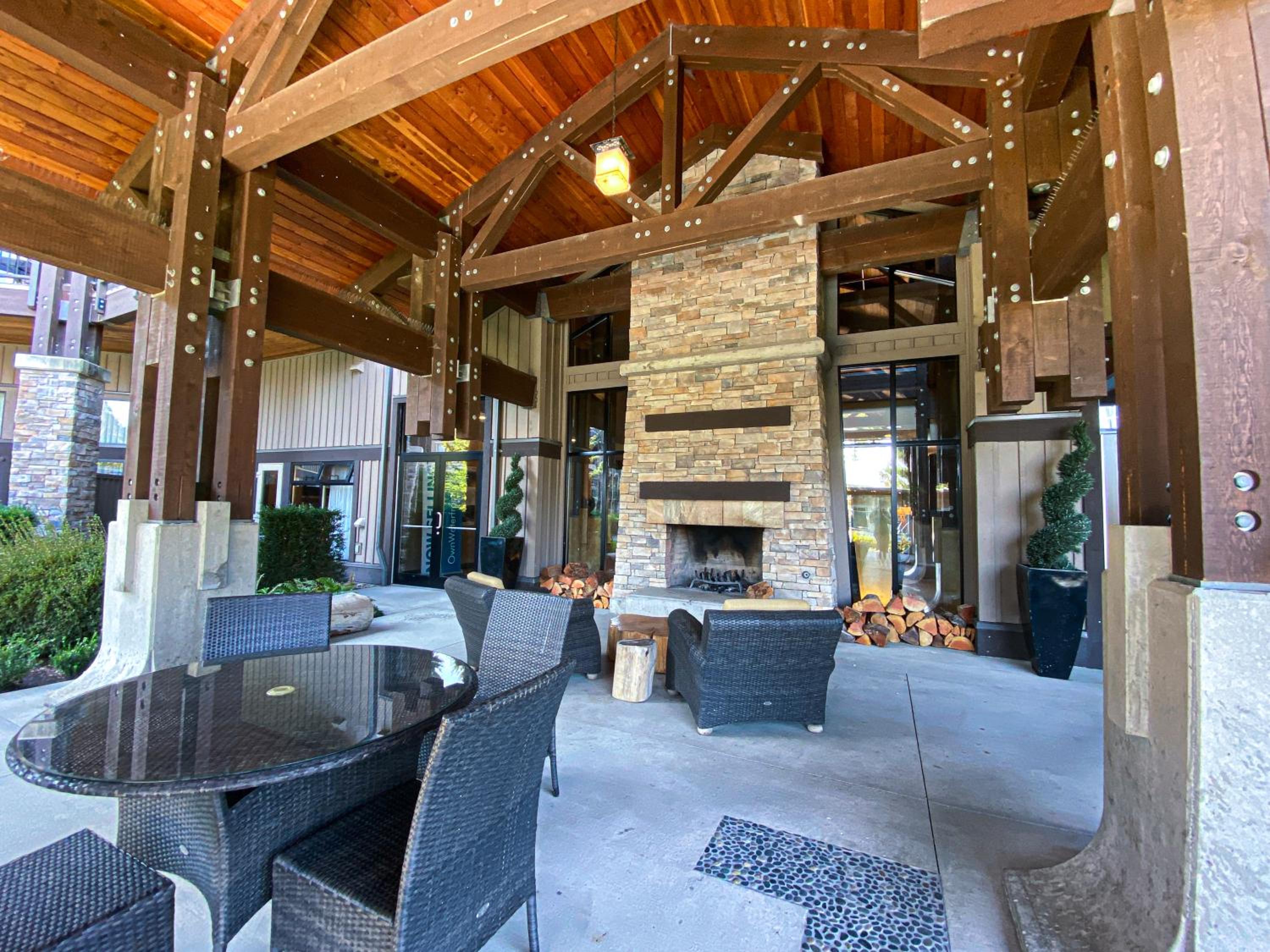 Parksville Vacations - Stylish Family Condo at Beachfront Resort - Property Image 7