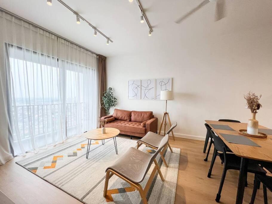 Charming Condo, City View, Next To MRT station photo 1