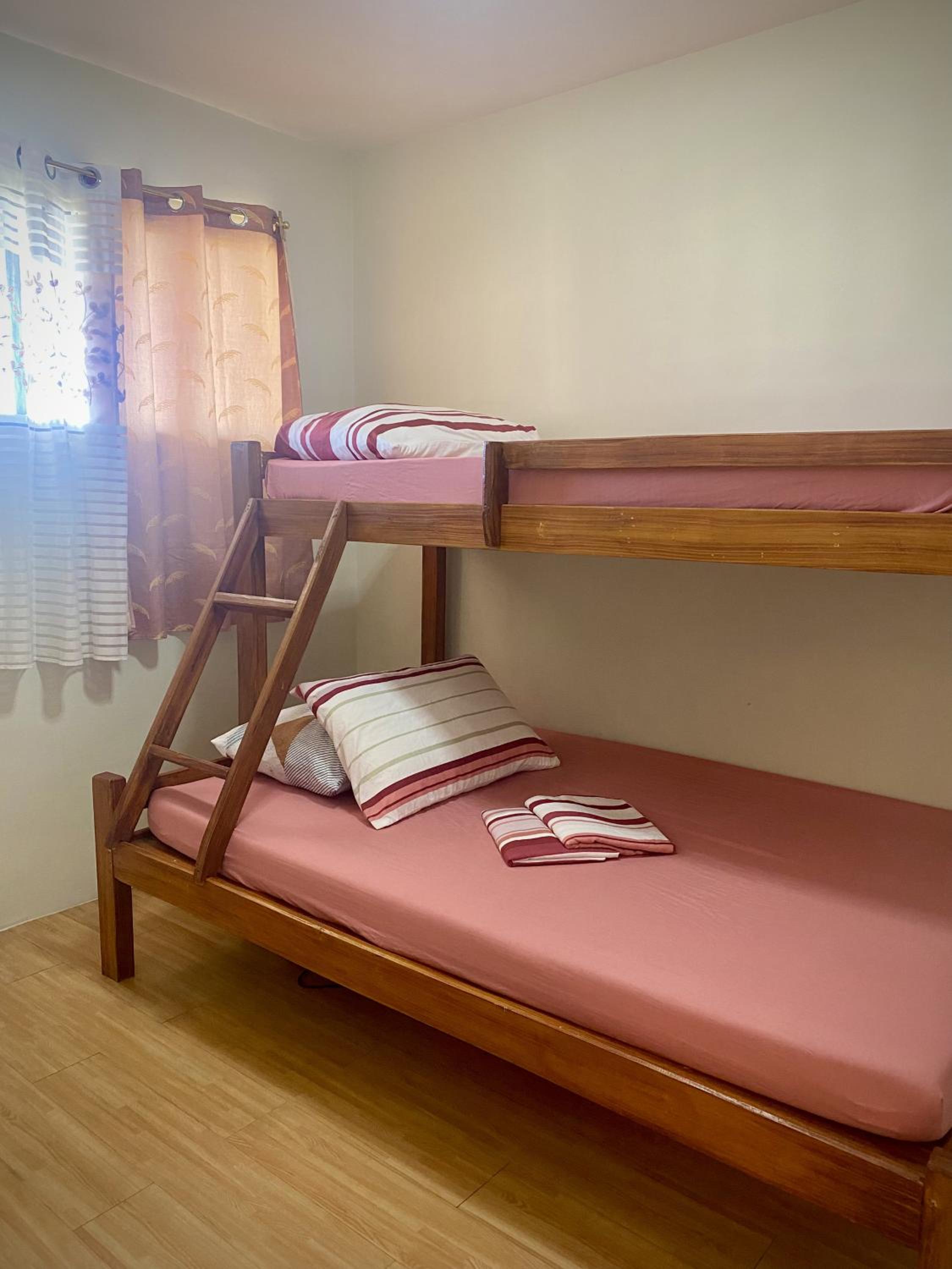 Budget Family 2BR Fast Wifi Free Pool beside SM Mall view 3