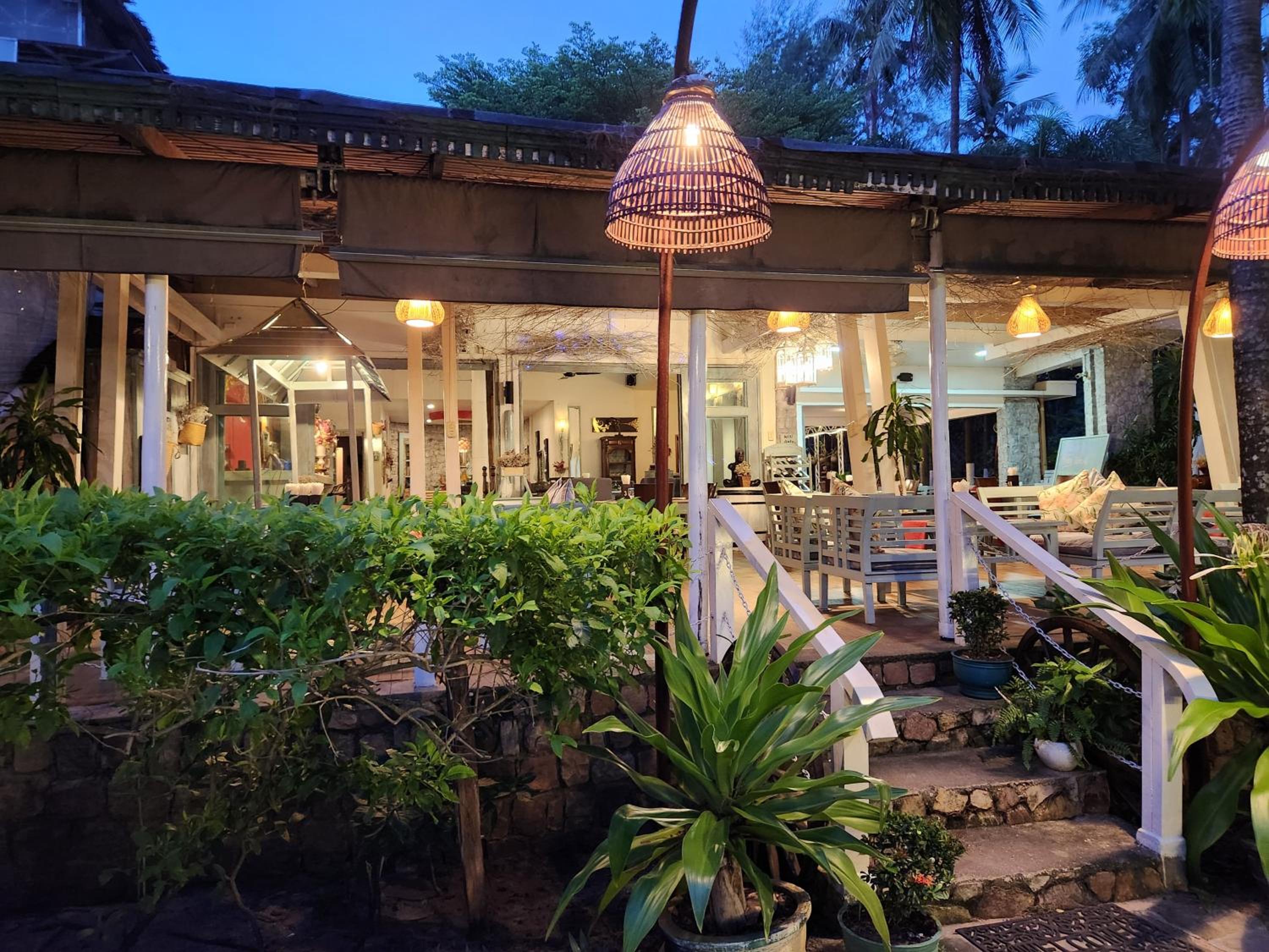 Nataya Round House Coral Bay Resort
