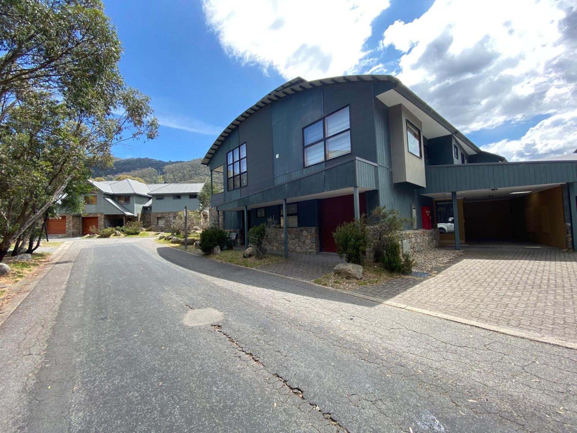 Hotel Tomarlin Views 1 - Thredbo - Image 1