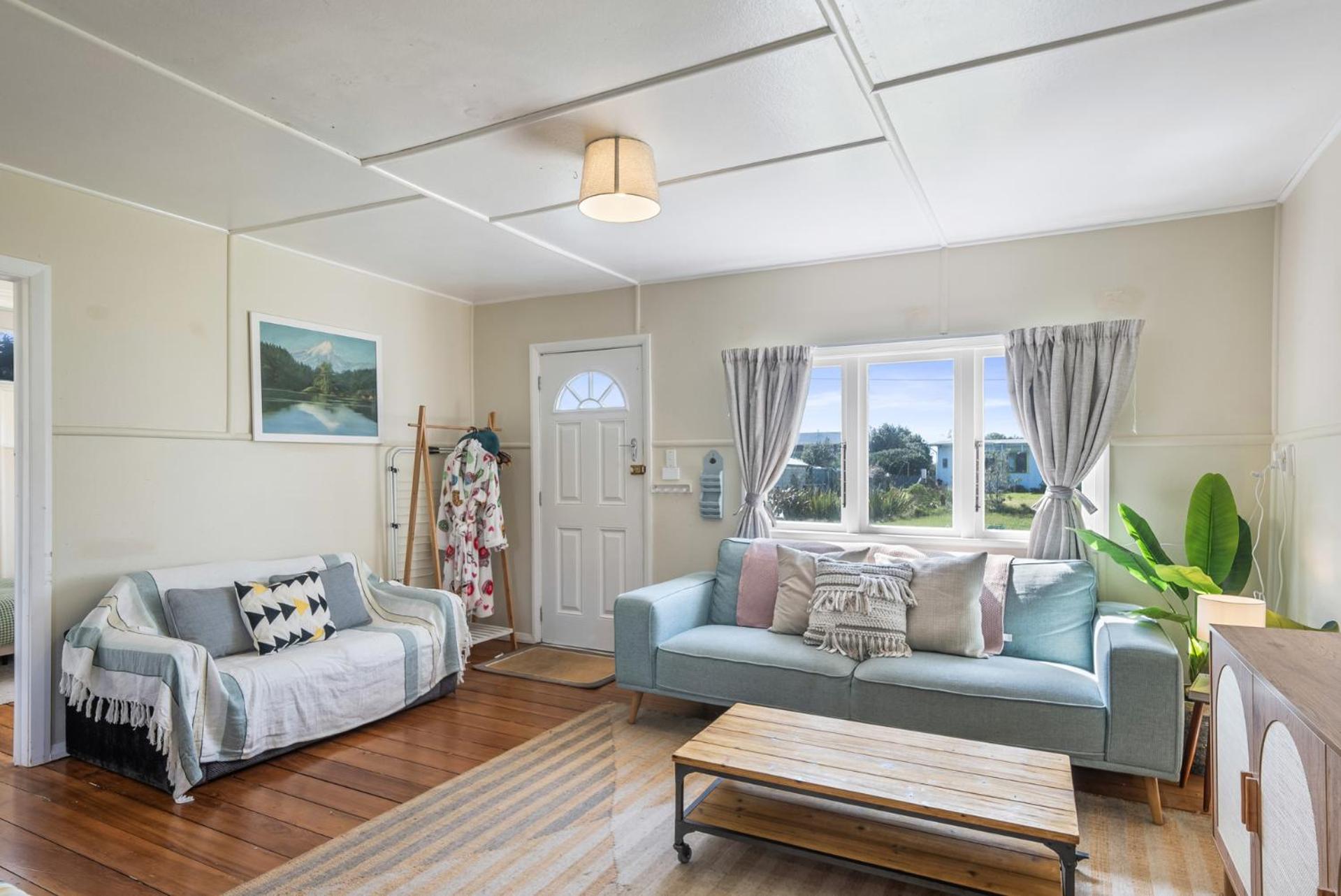 Foxton Breeze - Foxton Beach Holiday Home view 2