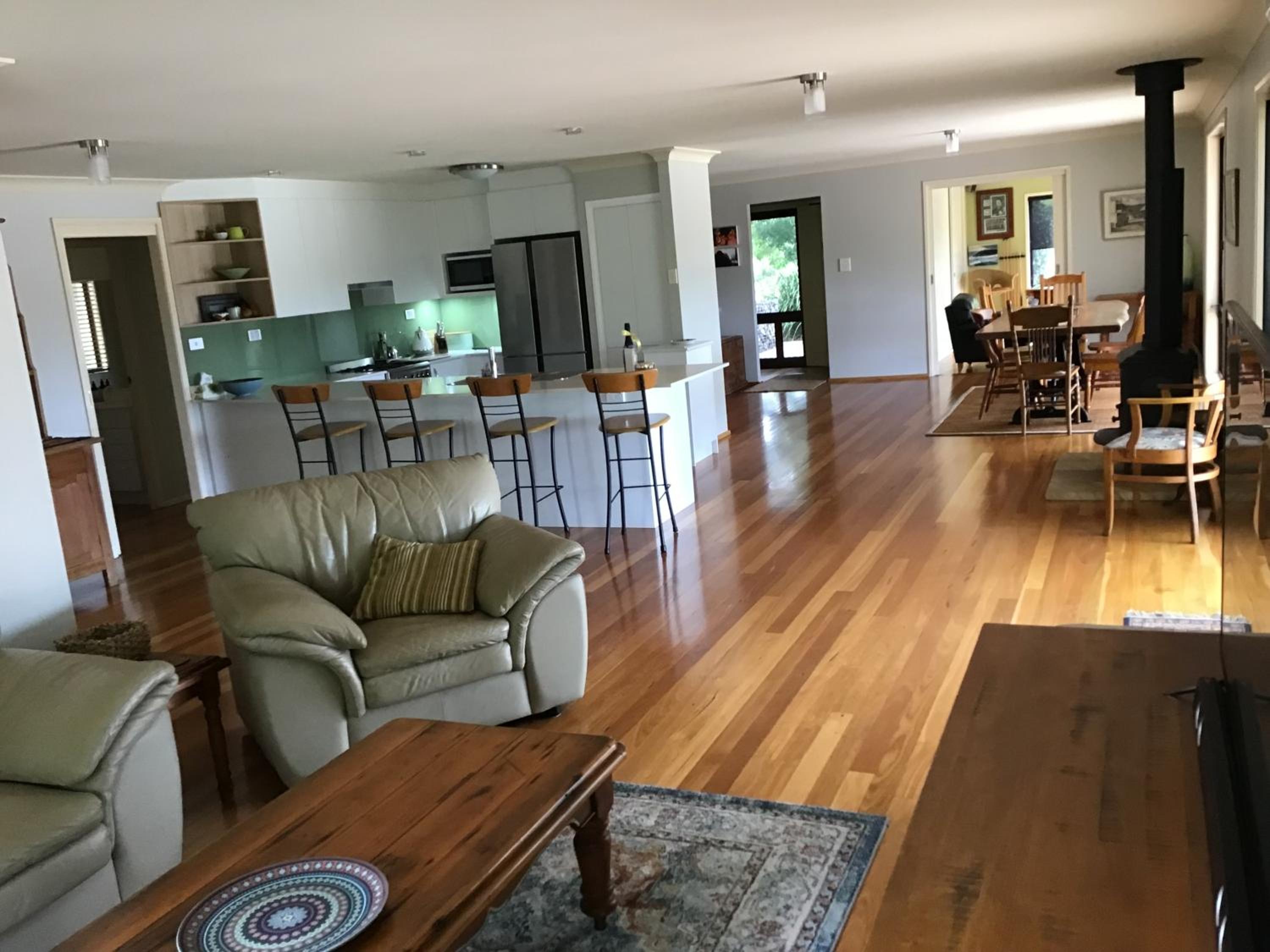Executive home with pool,beaches and dog friendly