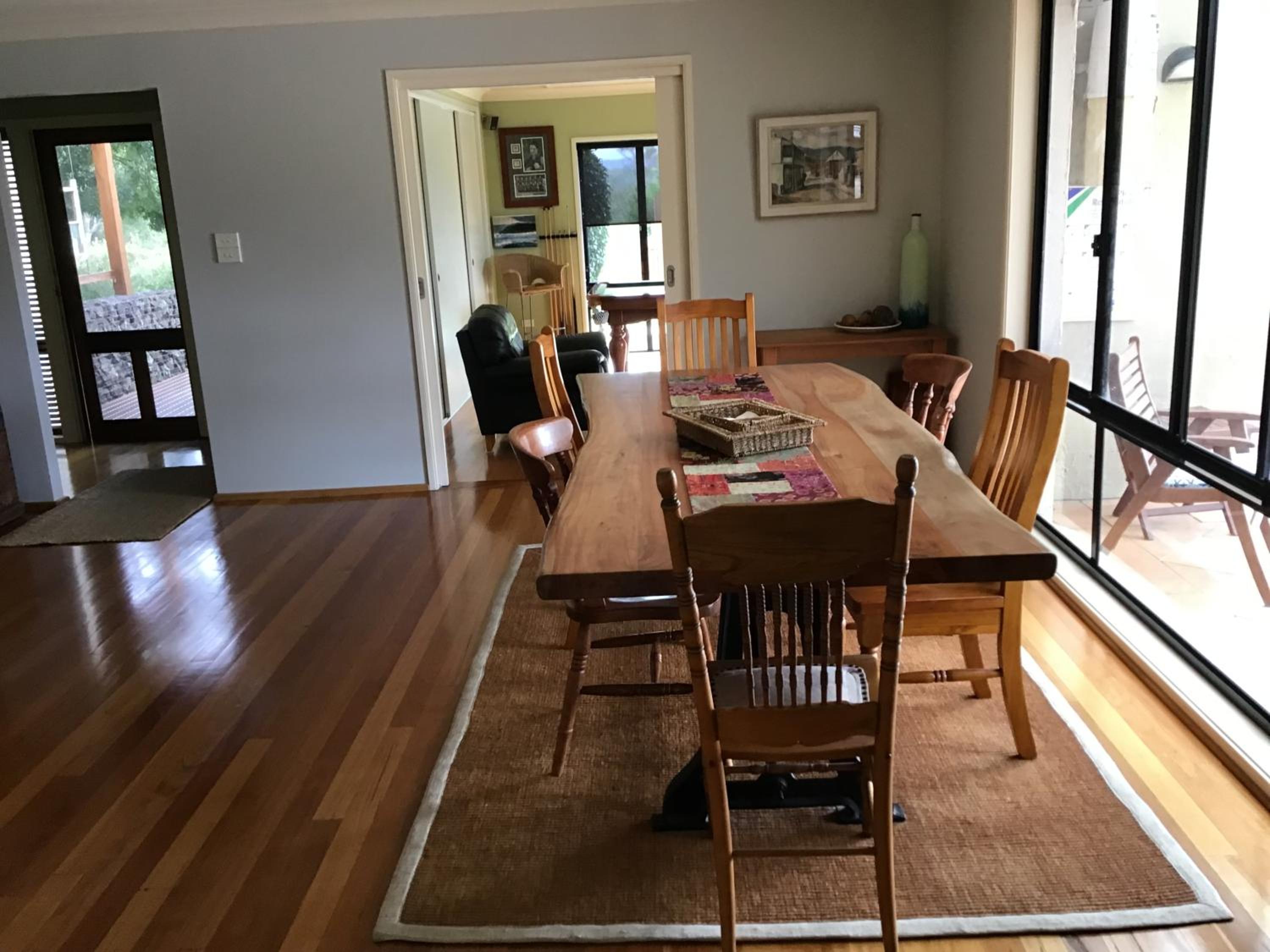 Executive home with pool,beaches and dog friendly