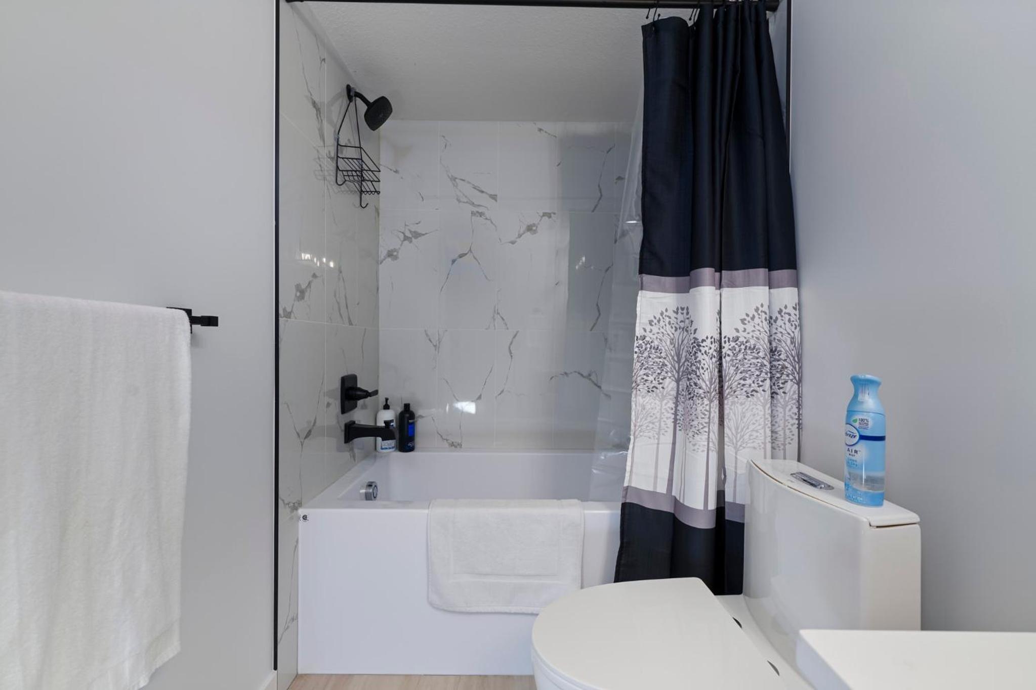 Modern Suite by Royal Alexandra Hospital l Free Parking WiFi Netflix