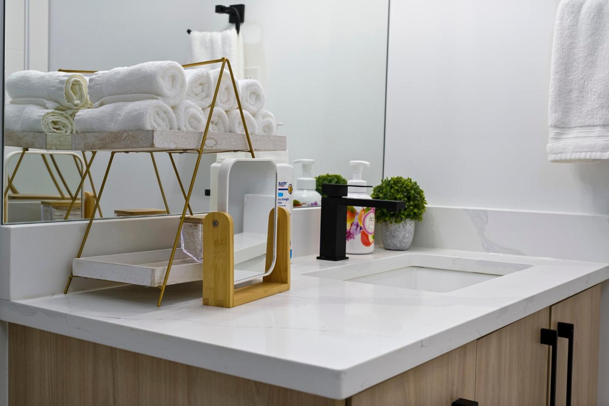 Modern Suite by Royal Alexandra Hospital l Free Parking WiFi Netflix