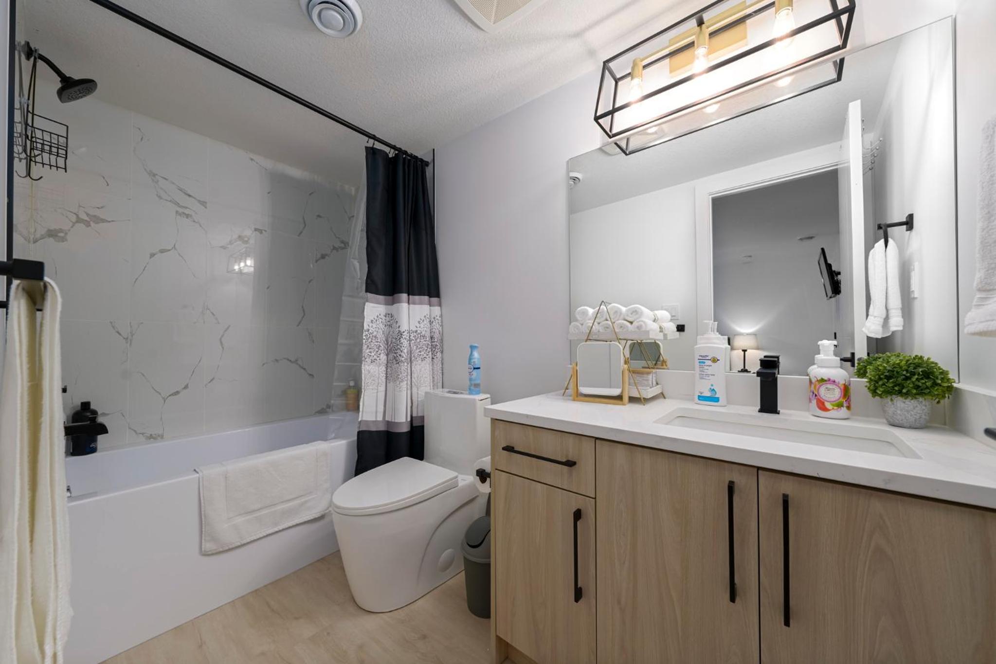 Modern Suite by Royal Alexandra Hospital l Free Parking WiFi Netflix