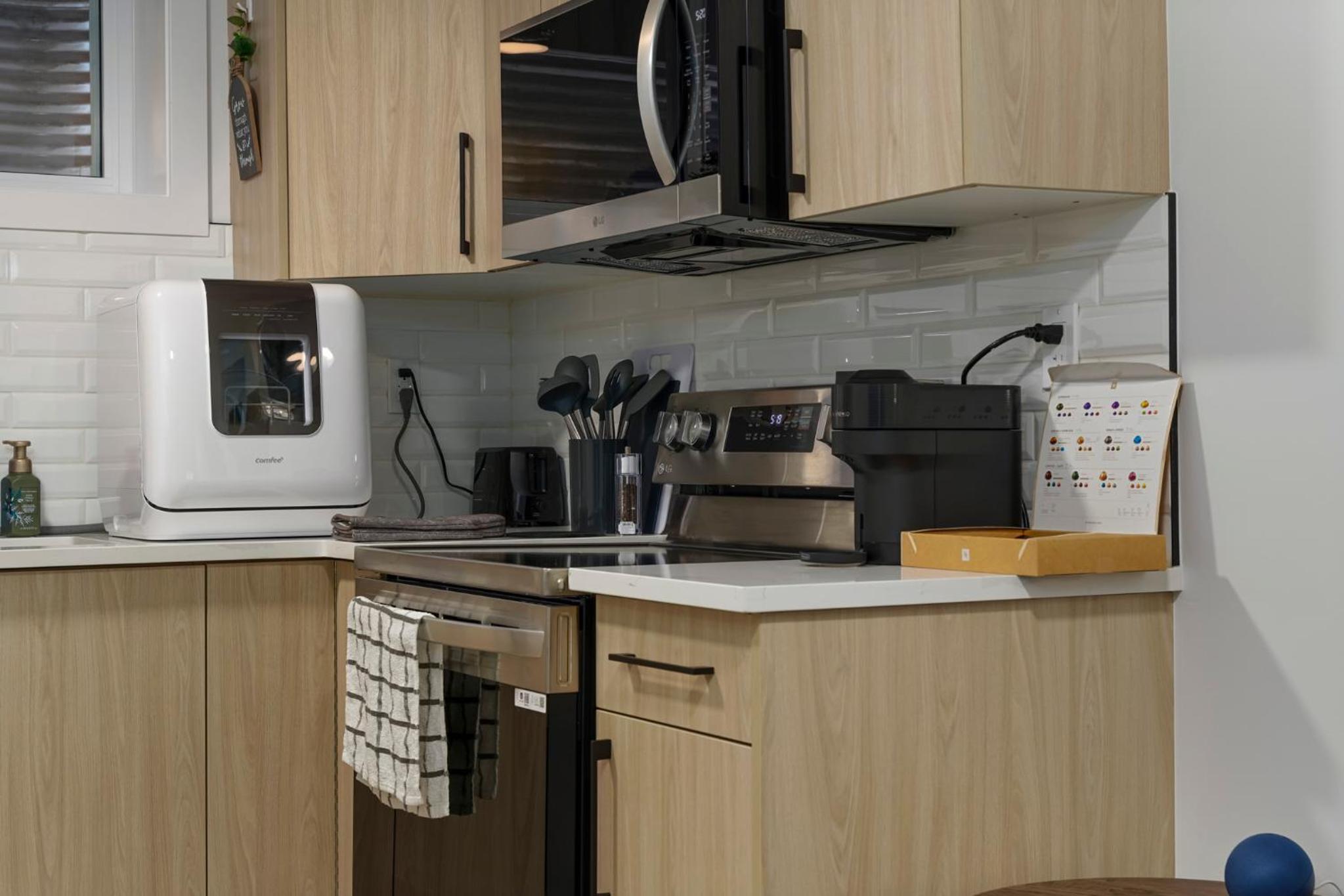 Modern Suite by Royal Alexandra Hospital l Free Parking WiFi Netflix