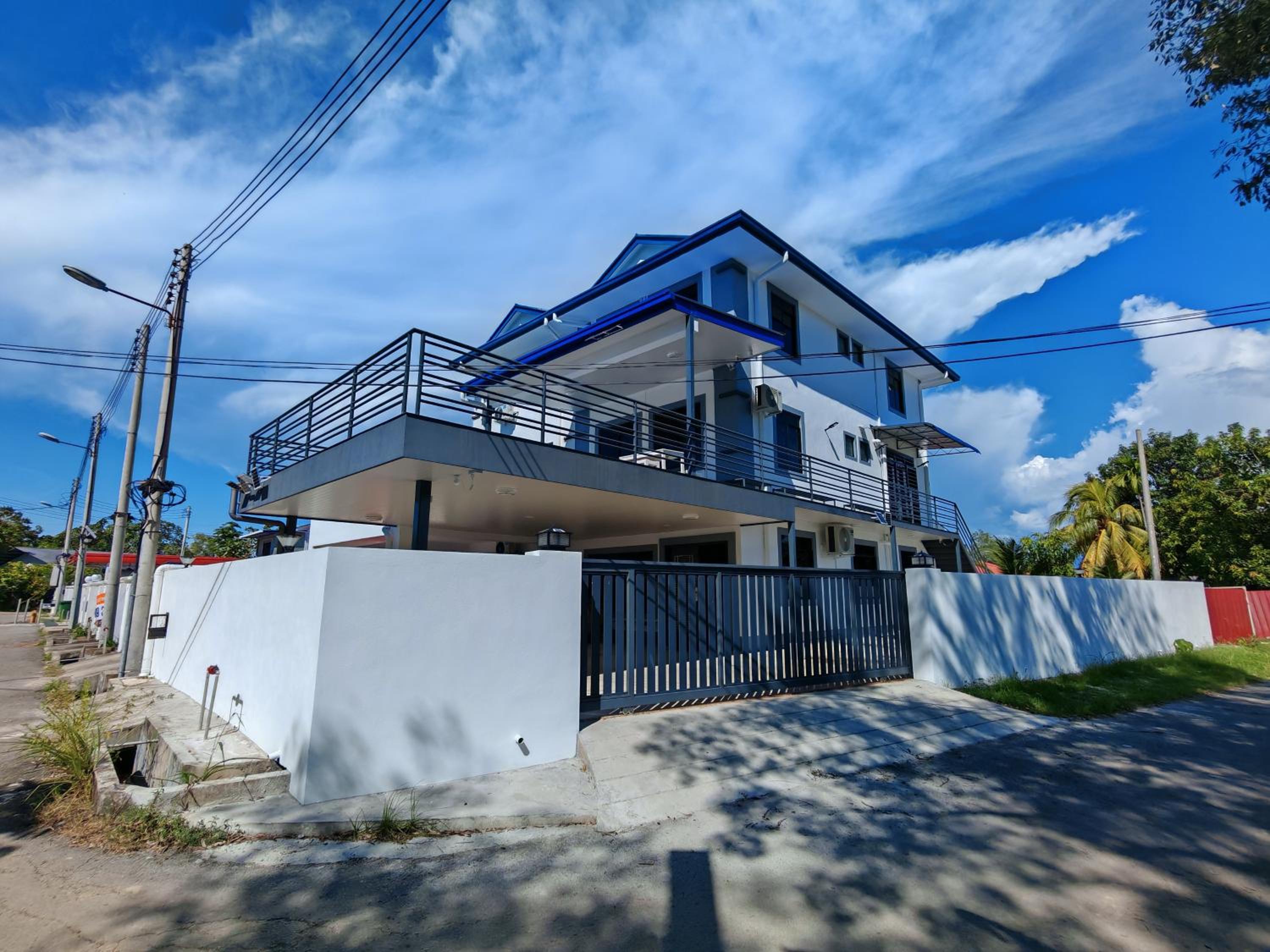 Riverside Landed House 河景湾 photo 1