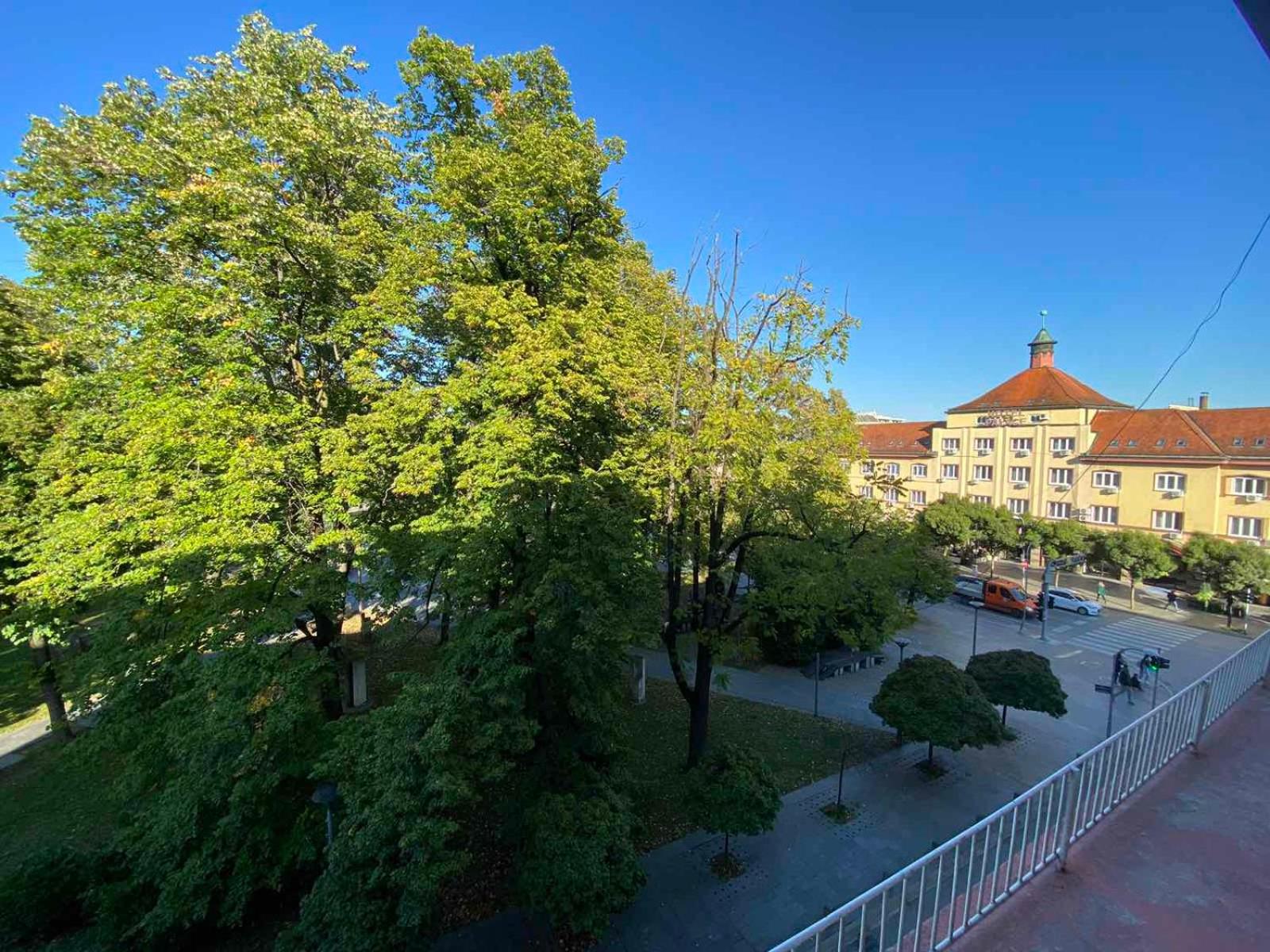 Studio City Center - Park View