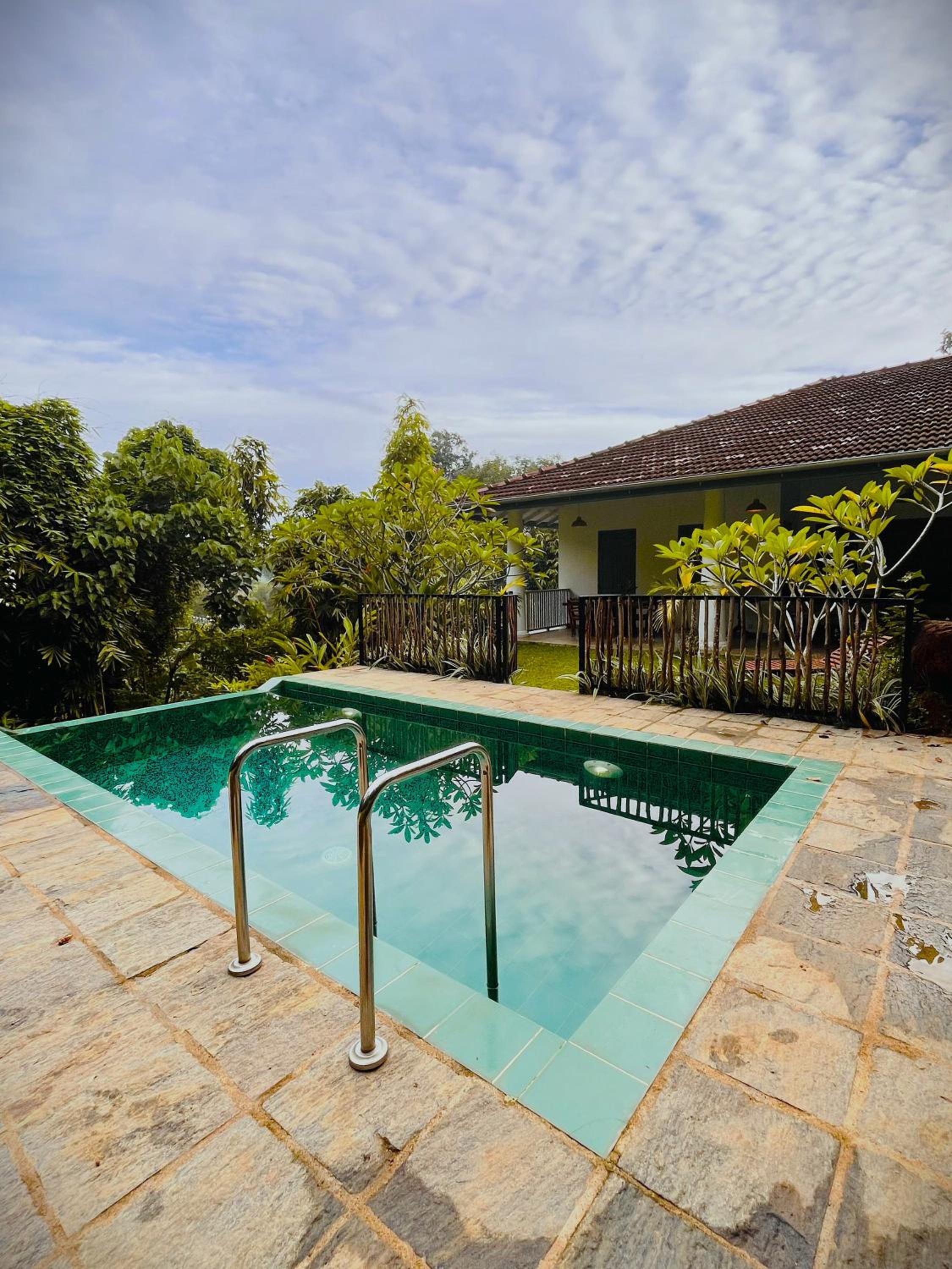 Villa Kandupamula three bedroom & swimming pool
