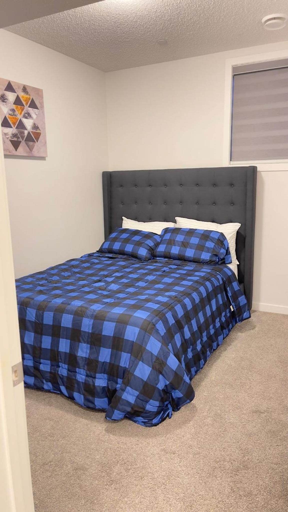 Exquisite Basement Suite, 7mins away to Landmark Cinema and Malls
